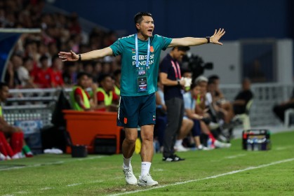 九游娱乐-沪媒：邵佳一为考察更多球员付出代价，国足有不少问题需解决
